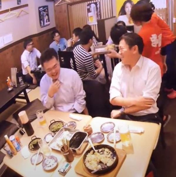 串屋は会社宴会やプライベートの仲の良い友人との飲み会に最適なお店です♪食べ飲み放題のコースや会社宴会に最適なコースも多数ご用意しておりますので、ぜひご予約してご来店ください♪