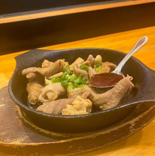 モツの鉄板焼き(ピリ辛味噌とニンニク醤油)