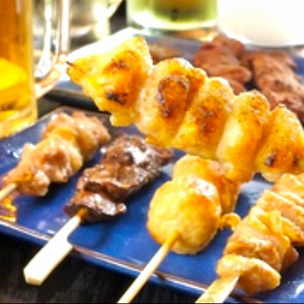 串屋は会社宴会やプライベートの仲の良い友人との飲み会に最適なお店です♪食べ飲み放題のコースや会社宴会に最適なコースも多数ご用意しておりますので、ぜひご予約してご来店ください♪名掛丁のアーケード地下1階にございます！ご来店お待ちしております☆