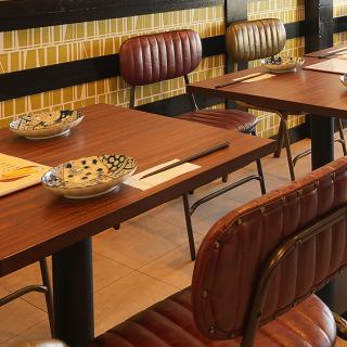 テーブル席（連結可能）