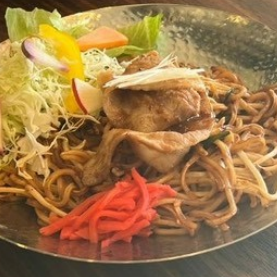 【名物】らんまる牛ホルモン味噌焼きそば