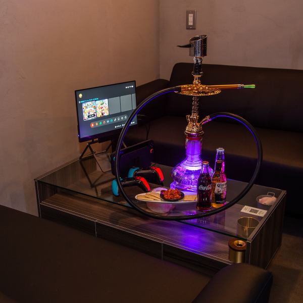 ご友人同士の飲み会や女子会に大人気!最新のSwitchやダーツマシンで、美味しいお酒を飲みながらワイワイ盛り上がりませんか?会話が弾むこと間違いなしのエンタメ空間で、普段の飲み会がさらに特別なイベントへと変わります。笑顔溢れるひとときをどうぞ。