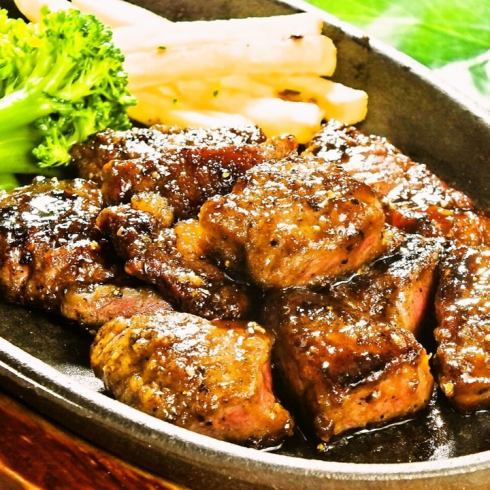 A wide variety of meat dishes are popular with both women and men ★ Recommended for meat banquets!