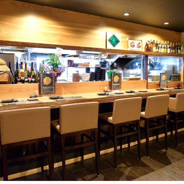 Chic hues and soft wood-like counter seat.You can enjoy specialty cuisine in the shop based on clean beige.The chef's chef welcomes you, in a warm atmosphere.◎ Also listen to recommended dishes Feel free to visit us alone.