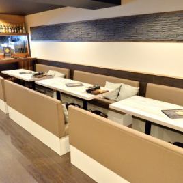 You can enjoy a relaxing meal in the stylish interior with calm colors and sofa-type seats ♪ Recommended for dates!