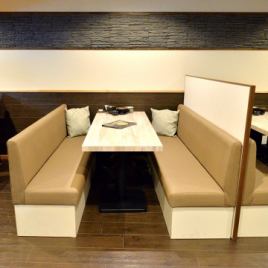 Table sofa seats recommended for girls-only gatherings ♪ You can relax and enjoy talking!