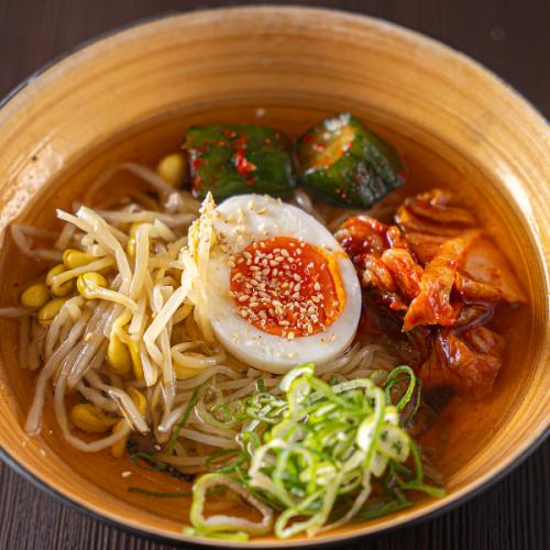 【〆に◎】酸味と唐辛子の辛味が癖になる！盛岡冷麺
