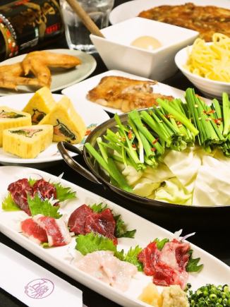 Luxury all-you-can-drink of 70 types including 8 types of famous sake and beer ♪ 7-dish offal hotpot course including 5 types of fresh horse sashimi 5,300 yen