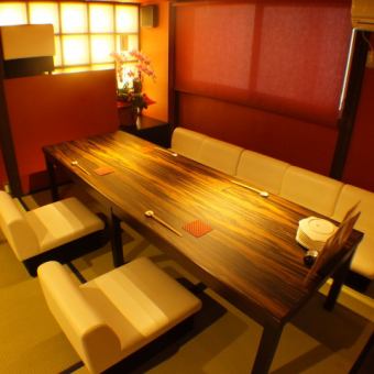 It is a tatami private room on the 2nd floor.There are private rooms for 6 and 8 people.
