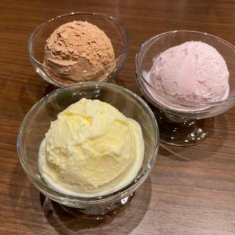 アイス（バニラ、チョコ、ストロベリー）