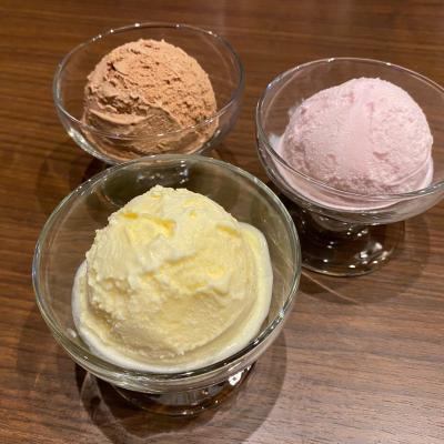 アイス（バニラ、チョコ、ストロベリー）