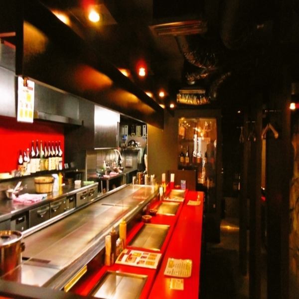 駅近のグルメエリアの中でもオリジナルのお好み焼きが話題の人気のお店。人気芸能人も来店するお店。お仕事帰りなどお一人様のご利用も大歓迎です☆