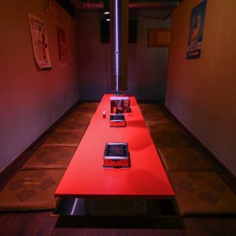 【改装により、完全リニューアル！！】店内奥にゆったりと寛げる個室席をご用意。最新式のダクトシステムを導入しておりますので、換気は抜群◎最大15名様までの利用が可能です。少人数～中人数の集まり、ご宴会に人気のお席です。忘年会や新年会にもおすすめの15名様までOKの個室はお早めのご予約をオススメしております◎