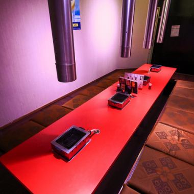 最大15名様まで利用可能な個室貸切は、中規模の宴会に大変便利です。会社宴会、歓送迎会、同窓会など、色んなシーンでご活用いただけます。プライベートな空間で、お食事と会話をゆっくりと楽しみたいお客様に最適な人気のお席です。