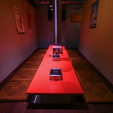 最大15名様までご利用いただける広々とした個室です。周りを気にせず、気の合う仲間たちとわいわい賑やかに楽しみたい時に最適です。特別感のある空間で、歓送迎会や忘年会など各種宴会にご活用ください。人気のお席ですので、お早めのご予約をおすすめします。