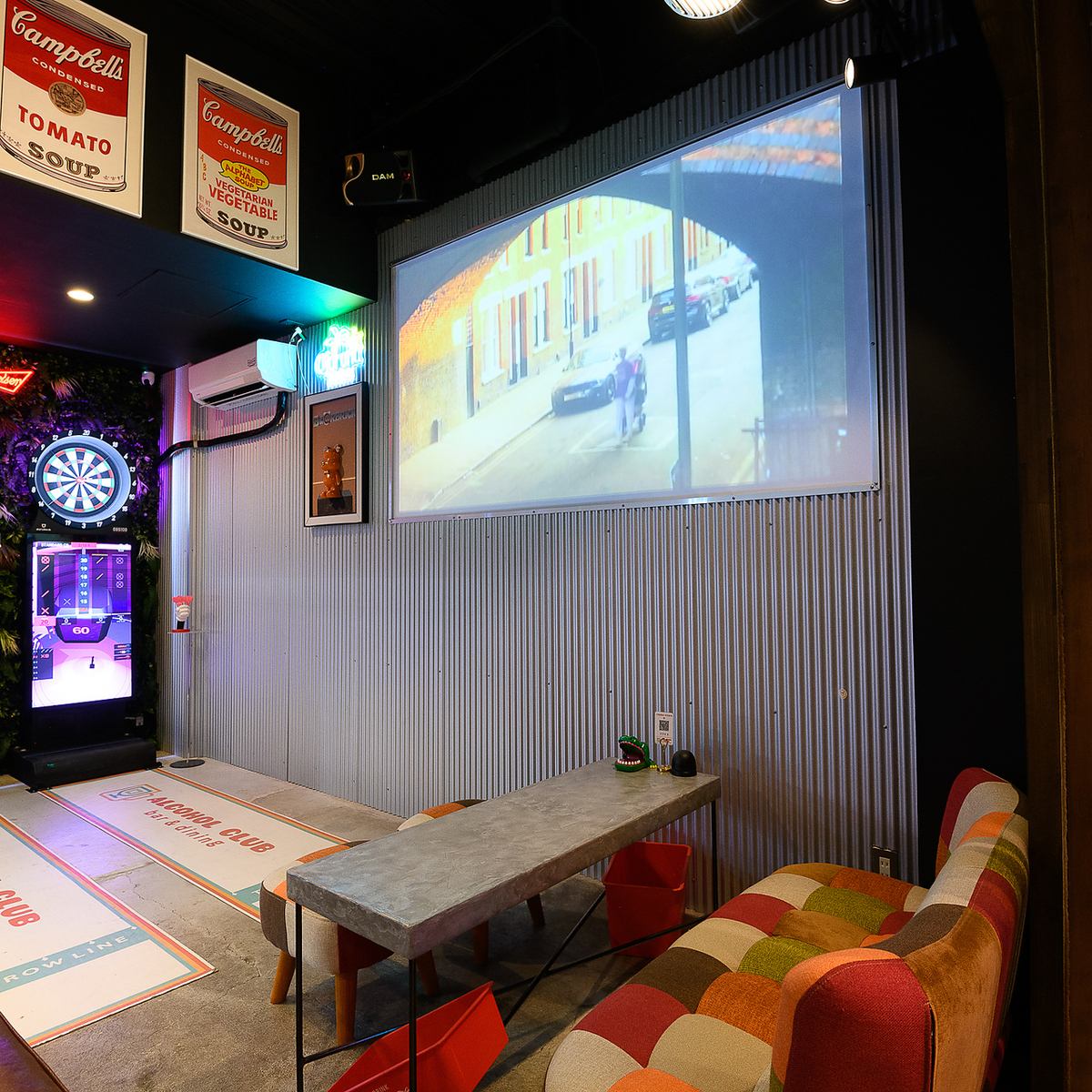 ダーツやカラオケでワイワイ楽しめる♪フードも充実の品揃え◎