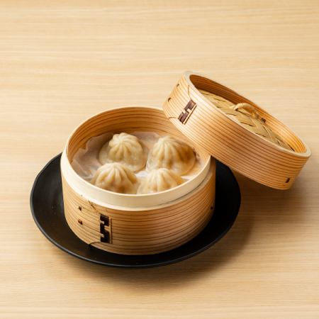 蒸し小籠包