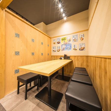 大阪駅徒歩5分！広々4名個室！当日予約も可能になっております！急な飲み会にもぜひ◎