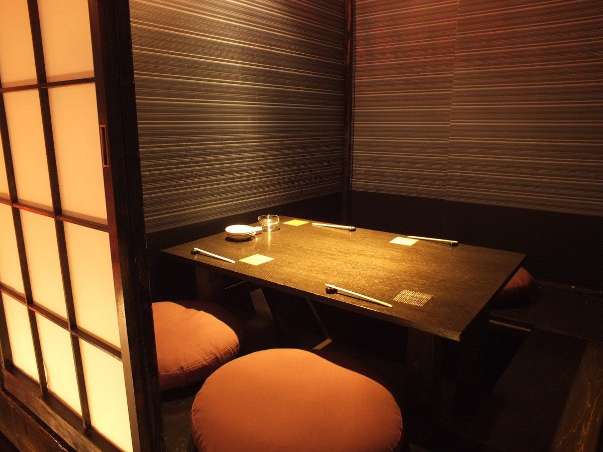 세례받은 일본식 공간.느긋하게 맛있는 술과 요리를 즐길 수 있습니다.