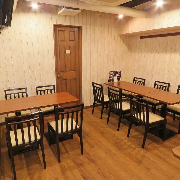 [Banquet can seat up to 12 people!] The inside of the store is largely divided into the entrance side and the back side, and it can be used from 10 people or more in a nearly reserved state ♪ Full-scale in a fashionable and calm atmosphere Enjoy Korean food