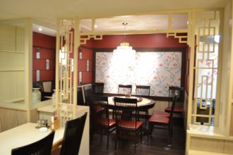 円卓はご家族やお友達とのお食事に最適♪お互い向き合って楽しく会話をしながらの食事は格別です☆