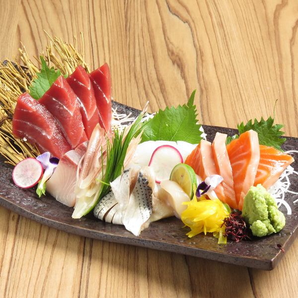 厳選した旬の魚介類を使用した「刺身盛合わせ」☆
