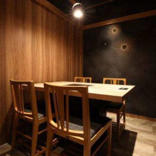 Private rooms for 2 to 8 people are available on the 2nd floor.There are 44 seats in total.