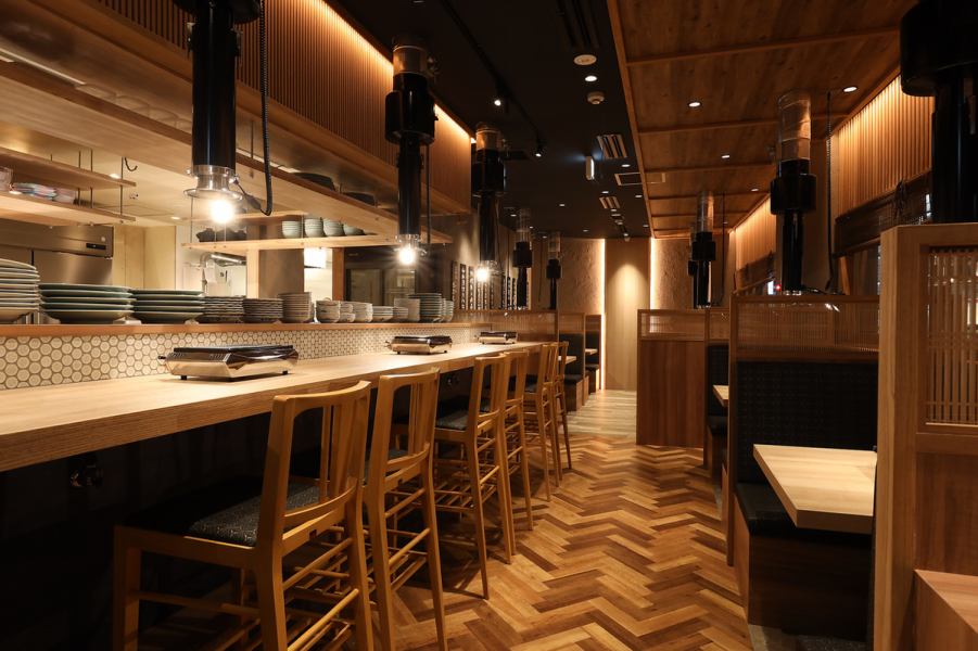 We have created a chic atmosphere where you can feel the warmth of wood so that you can enjoy the meat.It is available in various scenes.Please spend a relaxing time in a slow and calm atmosphere.