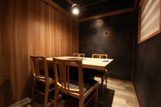 The private room on the 2nd floor has seating for 2, 4, 6, and 8 people, with a total of 44 seats available.