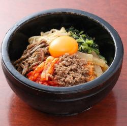 Stone-grilled bibimbap/Yukgaejang soup/Tail soup