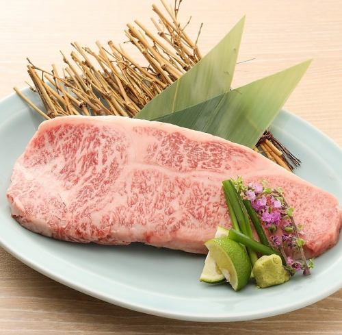 ブランドより質を追求した「一頭買い」。鮮度抜群の肉前菜や肉寿司で、肉本来の美味しさをお届け。