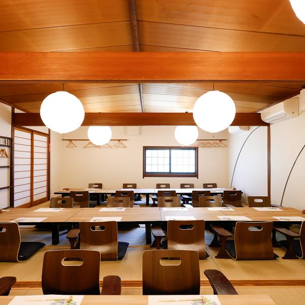 岡山駅周辺の贅沢なひとときを過ごせるお店です！平日は15名様から、週末は25名様からの貸切が可能♪2階には広々とした50名様用の貸切スペース、3部屋には40名様用のお部屋をご用意！大小様々なお部屋で、あなたの特別な場面を演出します。当店では、鶏は京都赤鳥や新鮮な魚介を使った料理がおすすめです☆