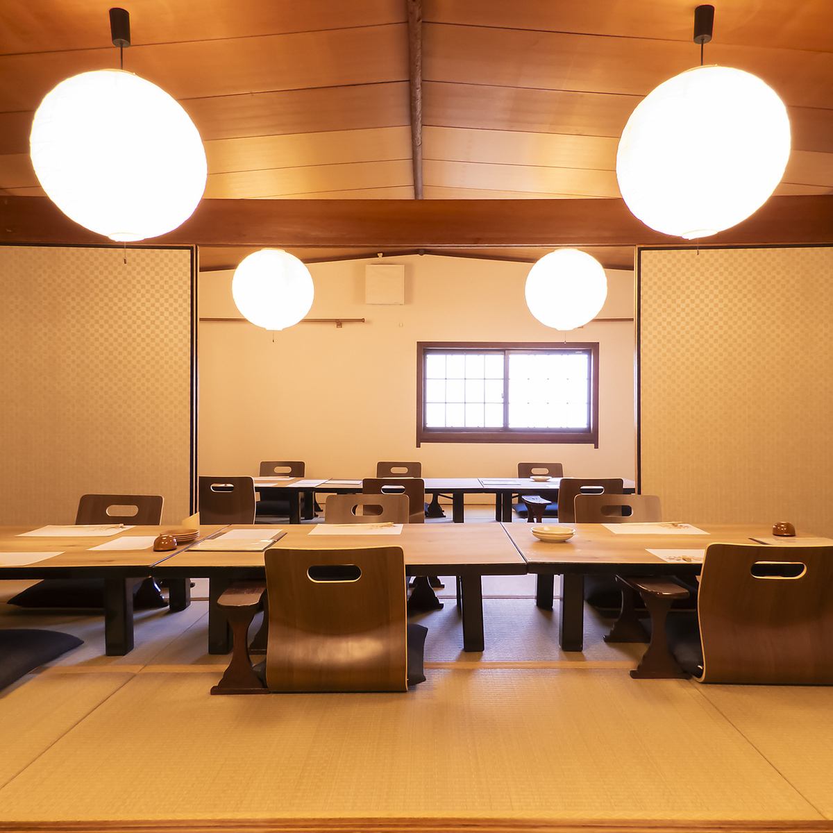 会社接待や大切な食事会など、もてなしの席にぴったりな個室も。