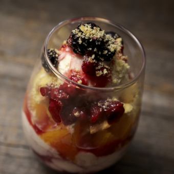 Mascarpone Berry Trifle