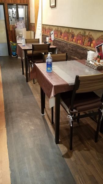 お一人のお食事を愉しまれる方にぴったりのお席となっておりますので是非ご利用ください。日々の疲れを癒してくれる落ち着いた店内でリラックスして食事を愉しむことができます。