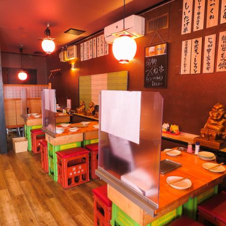 [1st floor] Seats 4 people. Easy to move around, so it can also be used as a seat for large banquets♪ [Izakaya Kushikatsu Yamato, All-you-can-drink, New Year's party, Farewell party]