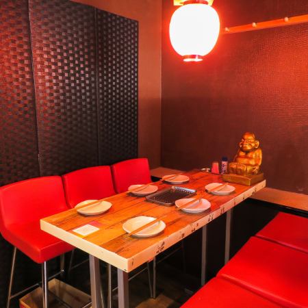 [1st floor] Seats 6 people. Easy to move around, so it can also be used as a seat for large banquets♪ [Izakaya Kushikatsu Yamato, All-you-can-drink, New Year's party, Farewell party]