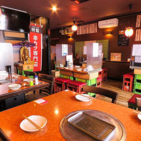 [1st floor] Seats for 4 people This is a cozy seat with bamboo blind partitions ♪ [Izakaya Kushikatsu Yamato All-you-can-drink New Year's party Welcome party]