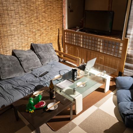 [2nd floor] Private room with sofa for 4 to 8 people. Banquets are welcome as you can reserve the entire room! [Izakaya Kushikatsu Yamato All-you-can-drink New Year's party Welcome party]