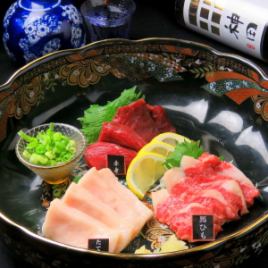 We have 4 types of horse sashimi that we recommend.It's fun to eat and compare each part! There are 14 private rooms for 4 people.You can speak calmly and slowly.