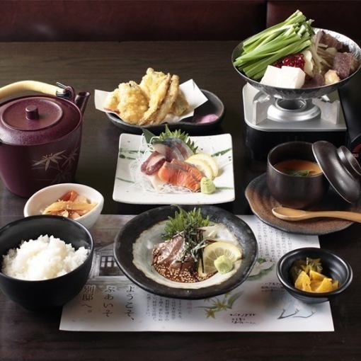 【午餐限定套餐】内脏火锅、生鱼片、鲷鱼茶泡饭3,500日元套餐