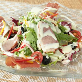 Caesar salad with raw ham