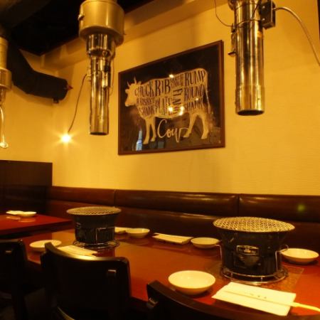 You can enjoy delicious meat in a comfortable space with sofa and chair type table seats!