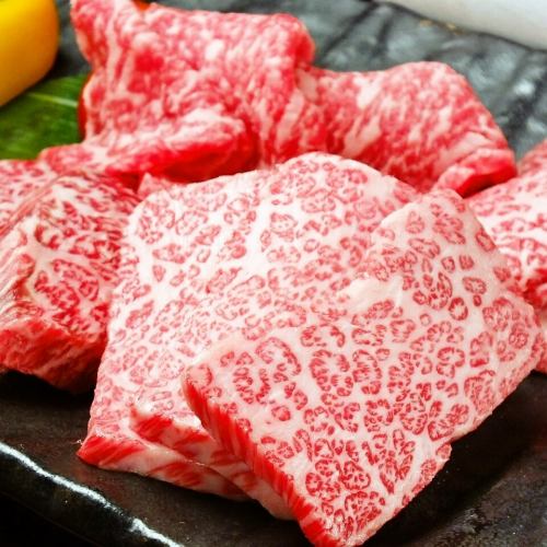 You can taste carefully selected A5 rank Kuroge Wagyu beef and carefully selected fresh hormones!
