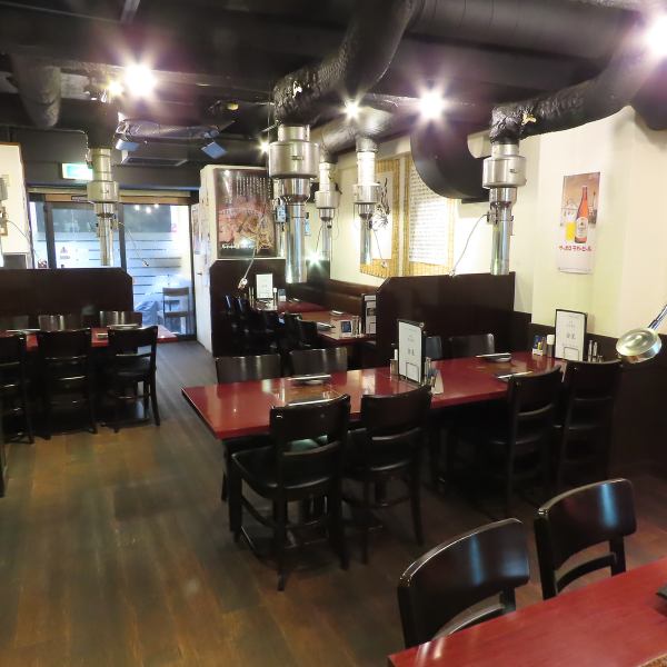 A bright and spacious restaurant where you can enjoy charcoal-grilled yakiniku made with high-quality meat in a relaxing atmosphere. Banquet, entertainment, yakiniku, girls-only gathering, reward dinner, reserved yakiniku, meat]