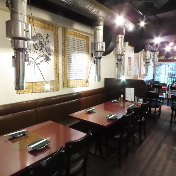 We have a variety of seats available, such as a table for 4 people and a table for 6 people.