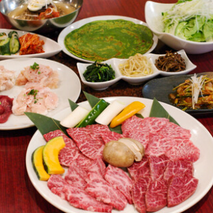 11,000 yen (tax included) Course Domestic 3-year-old heifer course ◇ Japanese black beef, hormone, tongue, 13 types in total