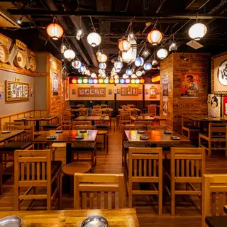 15名様～20名様向け・会社宴会におすすめ！当店は1F～3Fのフロアをご用意しております！団体様の宴会から少人数様でのご利用まで用途に合わせて快適に過ごせるお席へご案内させて頂きます！宴会コースは最大2.5時間飲み放題付3500円～！池袋での各種宴会にぜひご利用ください！