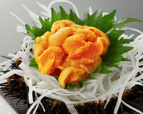 We provide fresh sea urchin directly from Hokkaido