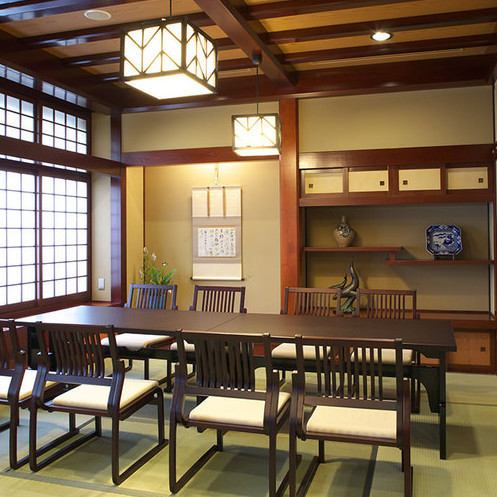 The modern atmosphere of the private table room (2 to 24 people) and Hori Kotatsu seats (2 to 10 people) are popular as important seats for entertainment and face-to-face meetings!